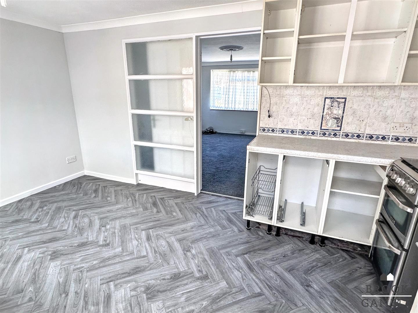 2 Bedroom House. Iden Street in Eastbourne,  4